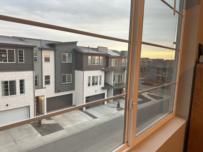 Building Photo - 1566 W 67th Dr