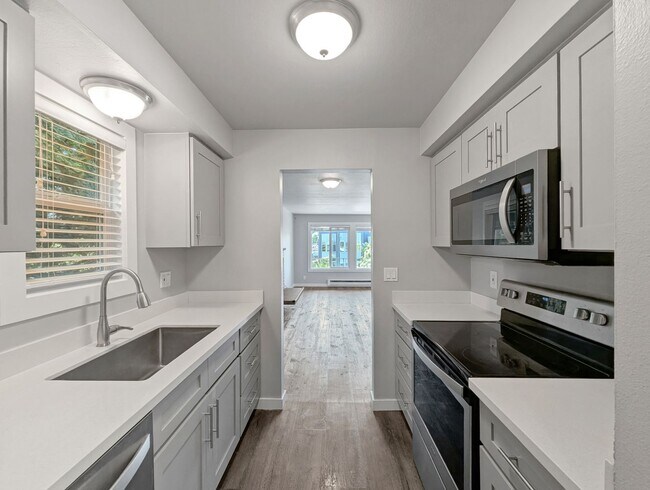 Building Photo - 5956 Fauntleroy Wy SW