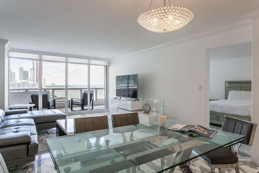 Building Photo - 1717 N Bayshore Dr