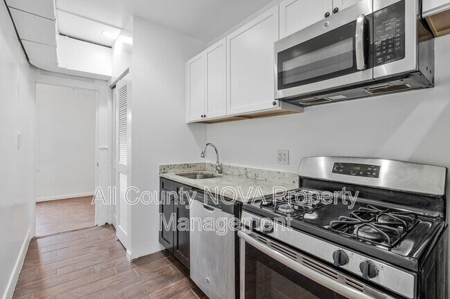 Building Photo - 1719 West Virginia Ave NE