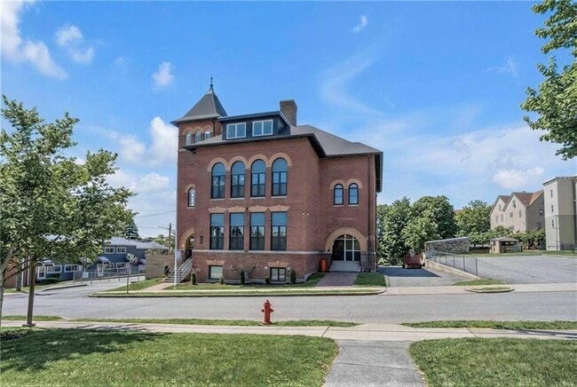 Building Photo - 72 Kendrick Ave