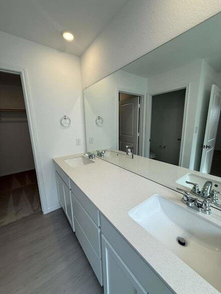 Building Photo - 223 Camargue Dr