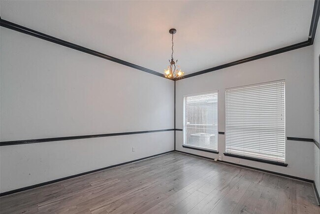 Building Photo - 1439 El Camino Village Dr