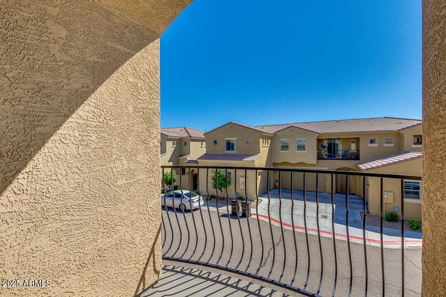 Building Photo - 1367 S Country Club Dr