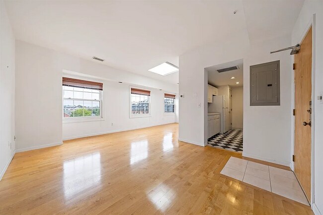 Building Photo - APT 403