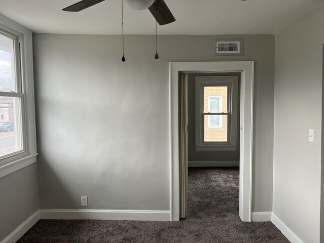 Building Photo - 1414 W Main St