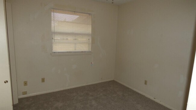 Building Photo - 515 SW 69th St