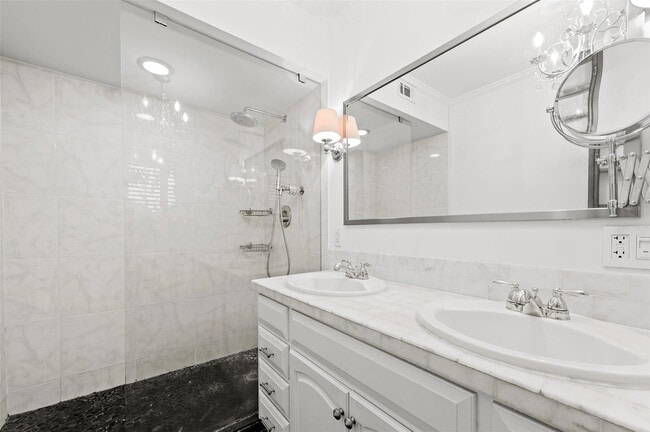 Building Photo - 1221 SW 18th St