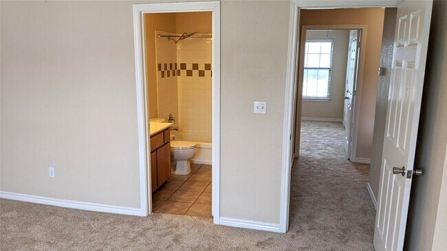 Building Photo - 112 Sendero Dr
