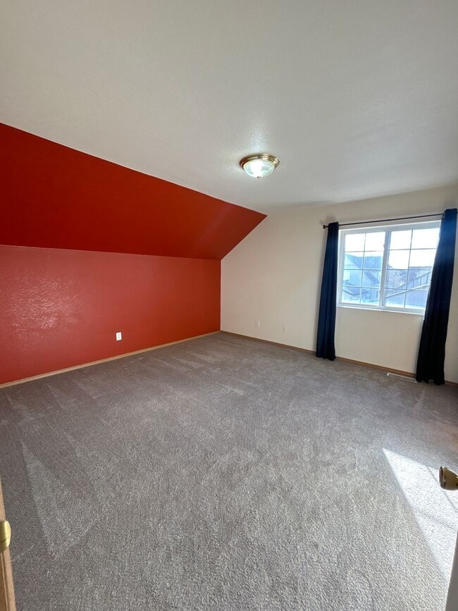 Building Photo - WINTER SPECIAL - $1695 Base Rent January-March - 2 Bed 2 Bath