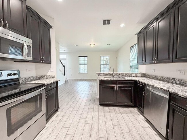 Building Photo - 11804 Silverlake Park Dr
