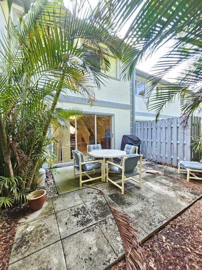 Building Photo - Charming Cape Canaveral Townhouse: 2 Bed, ...