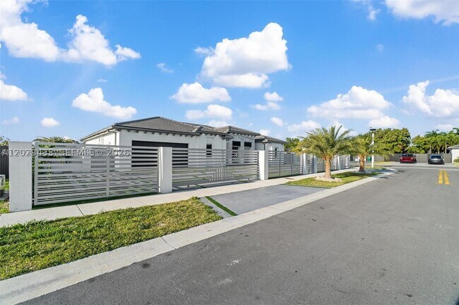 Building Photo - 13305 SW 190th Terrace