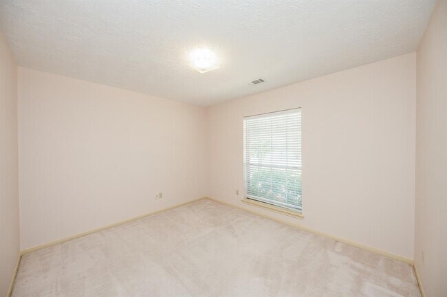 Building Photo - 13211 Rosstown Dr