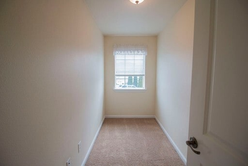 Building Photo - Cute, clean 2 bedroom upstairs apartment w...