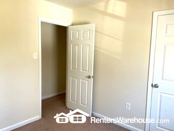 Building Photo - 1335 CHAPELVIEW Dr