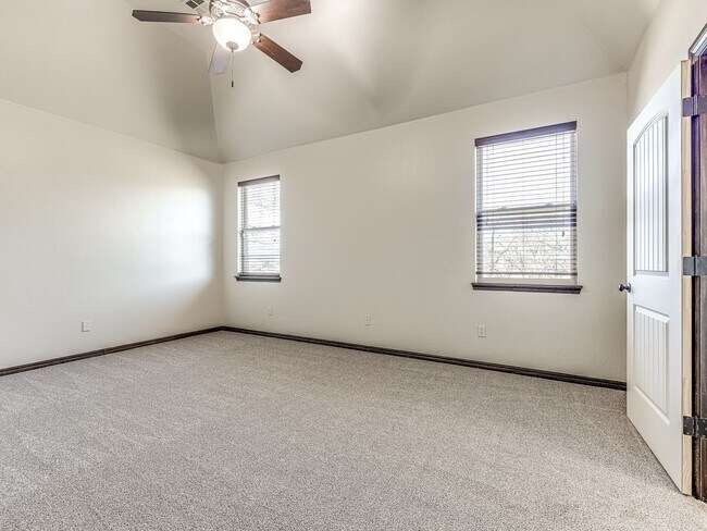 Building Photo - Luxury Rental Home in Edmond Schools + Com...