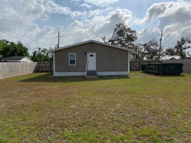 Building Photo - 902 Arkansas Ave