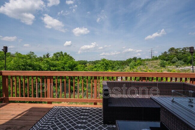 Building Photo - 367 Ontario Dr