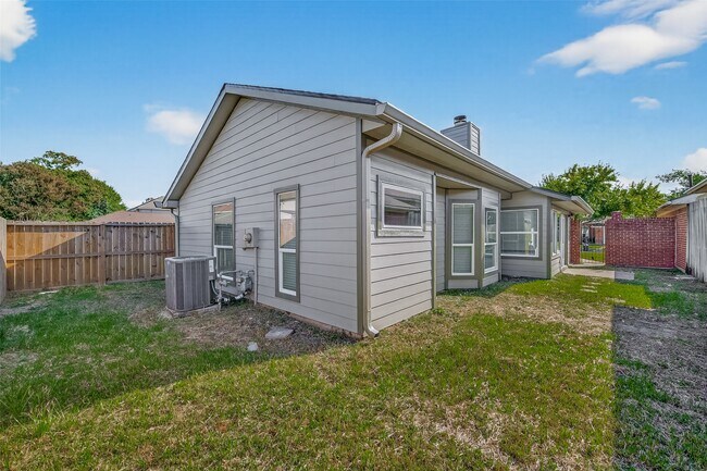 Building Photo - 6619 Misty Dale Dr