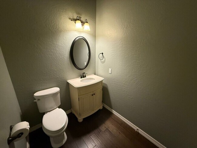 Building Photo - Beautiful 6 Bedroom - 4 Bath w/Private Poo...