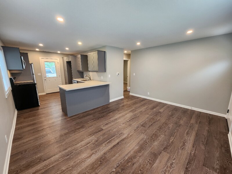Building Photo - 424 Nussbaum Ave