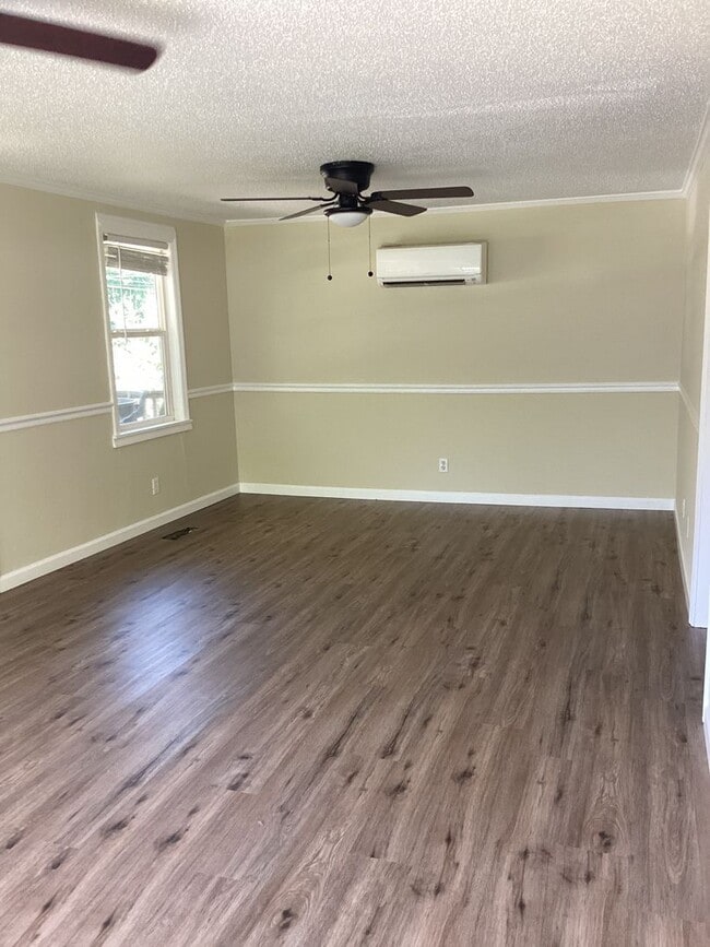 Building Photo - Newly Renovated Home In Harrison
