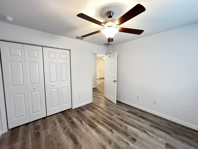 Building Photo - AVAILABLE NOW! Gorgeous 3 Bedroom, 2 Bathr...