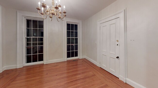 Building Photo - Free Month's Rent | Gorgeous 3-Bedroom Apartment in Wooster Square