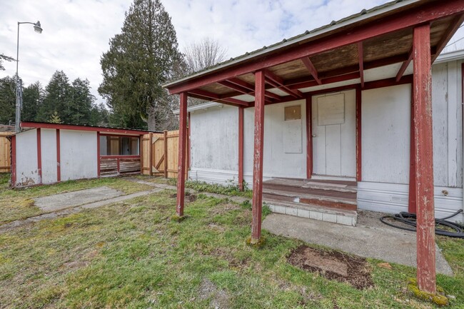 Building Photo - Move in ready now! Affordable 2 bedroom 1 ...