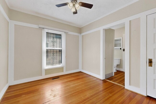 Building Photo - Downtown BUNGALOW 2 Bedroom 1 Bath