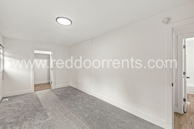 Building Photo - Stylish 3-Bed, 2-Bath Home Minutes from Do...