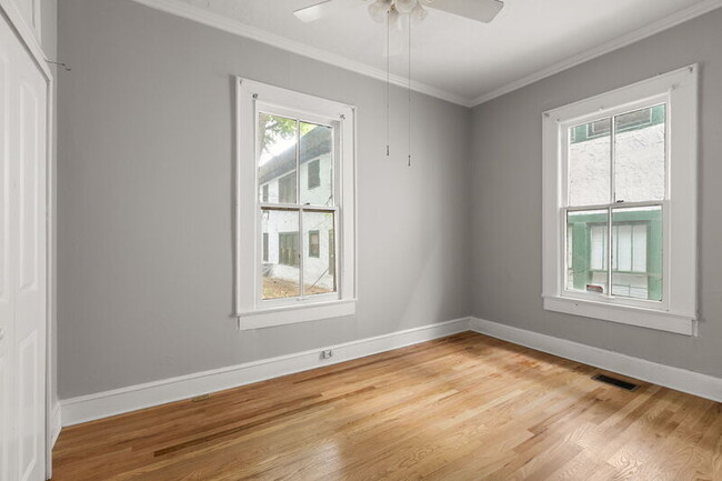 Building Photo - 925 Greenwood Ave NE