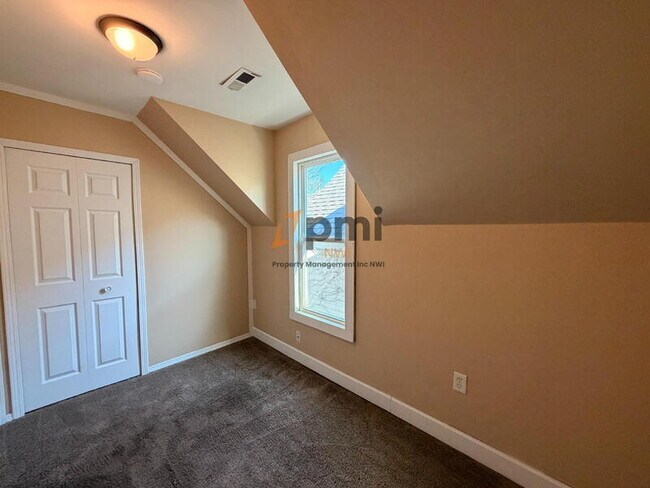 Building Photo - 1110 1/2 Elston Street