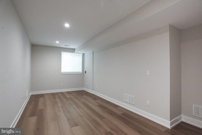 Building Photo - 3849 Fairmount Ave