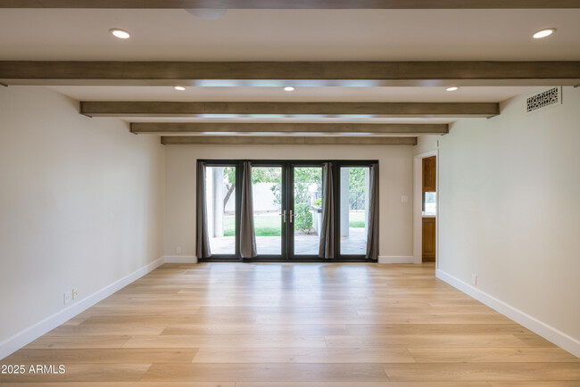 Building Photo - 6040 N 22nd Pl