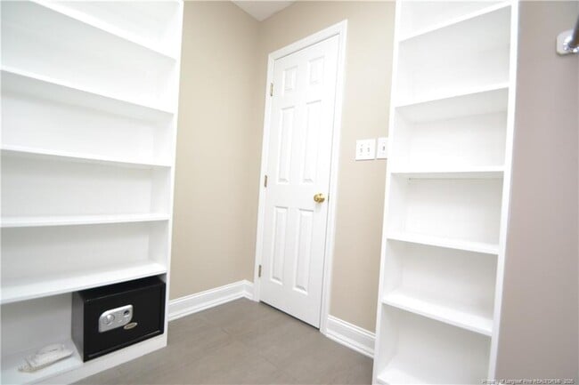 Building Photo - 6524 Englehardt Dr