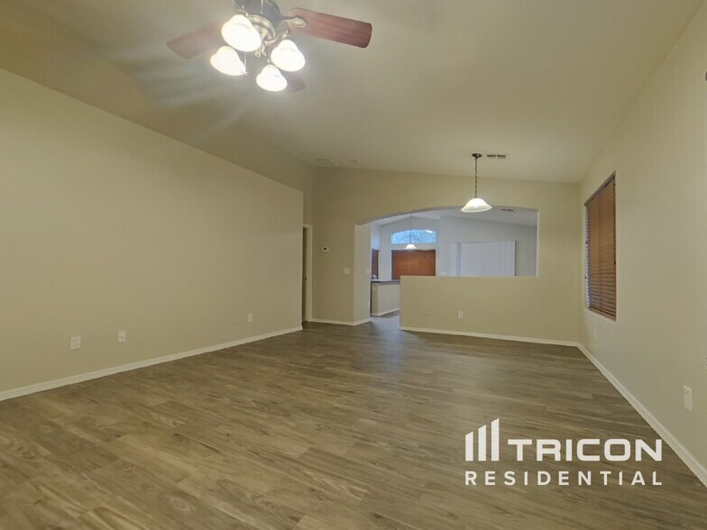 Building Photo - 25862 W Whyman St