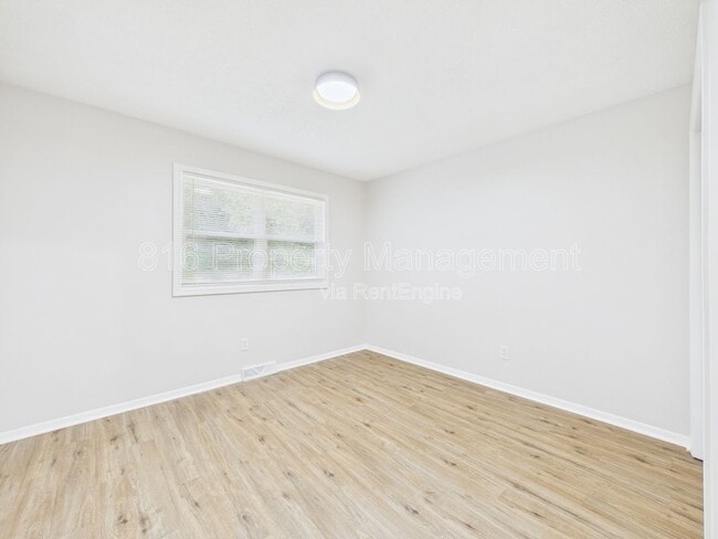 Building Photo - 100 S Oxford Ave