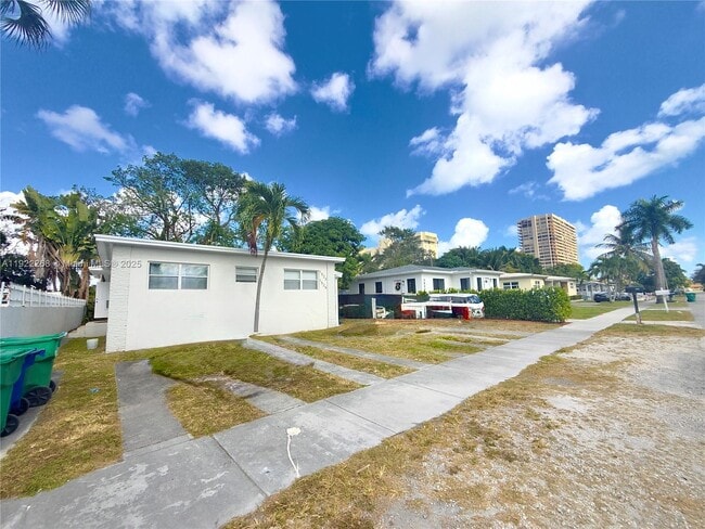 Building Photo - 1523 NE 110th Terrace