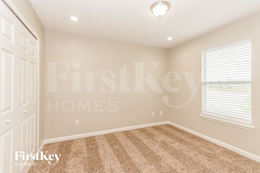 Building Photo - 2705 Ravine Hill Dr