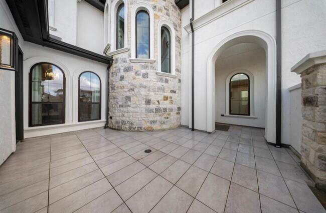 Building Photo - 9018 Orchard Cv