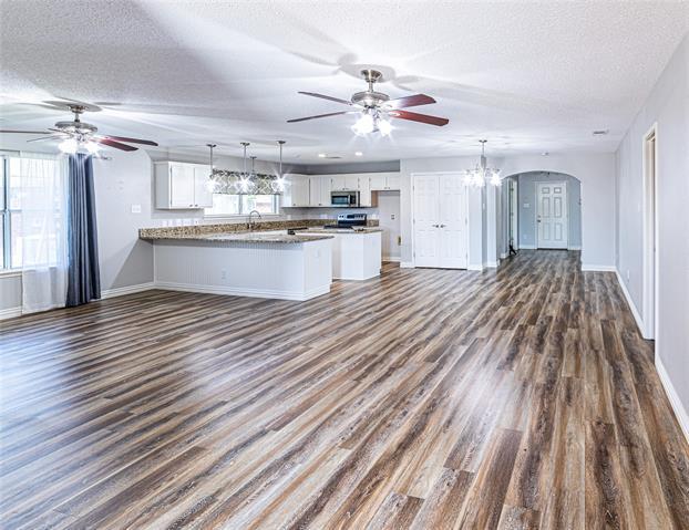 Building Photo - 1711 Kennedy Dr