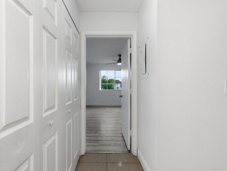 Building Photo - 12166 Saint Andrews Pl