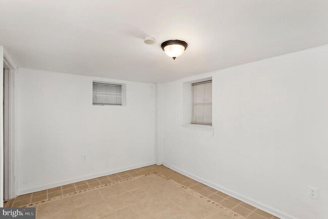 Building Photo - 2446 S Nelson St
