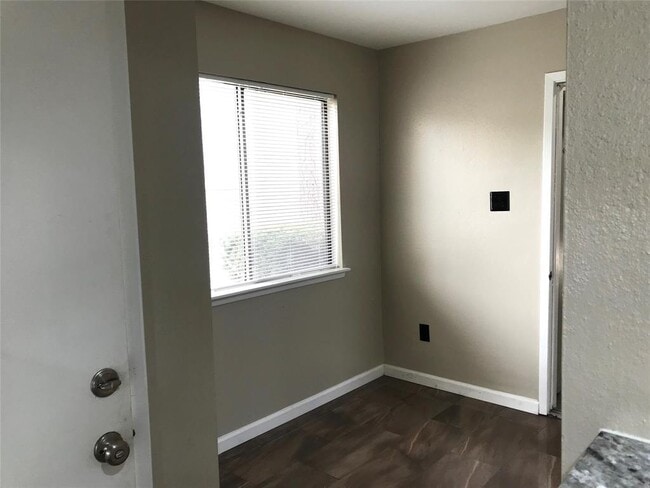 Building Photo - 6701 Sands Point Dr