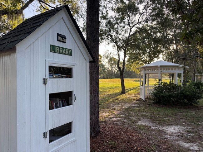 Building Photo - Lake Diamond Golf and County Club Pool Hom...