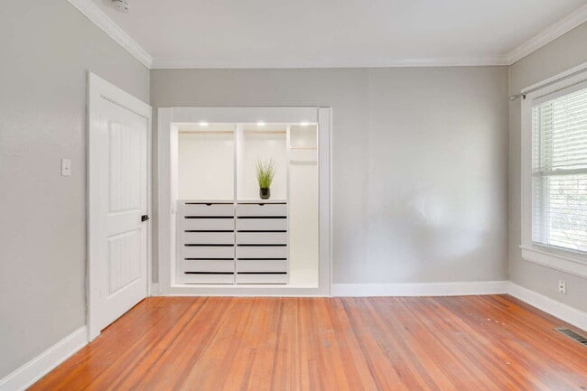 Building Photo - Three-Bed Home w/ Fenced in BackYard in the Heart of Durham