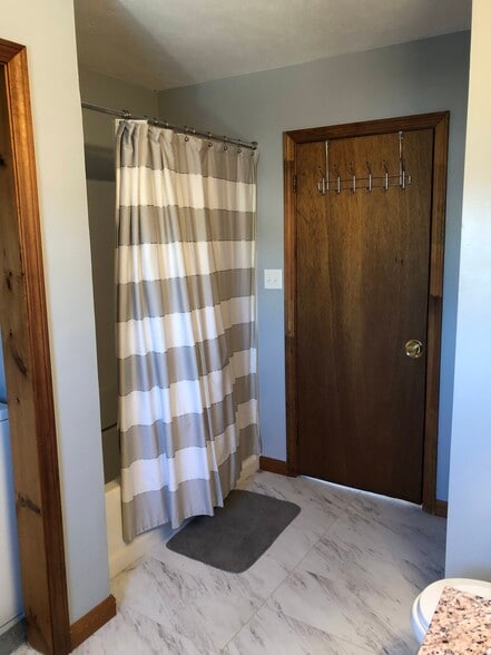 Building Photo - 8 Raymond St