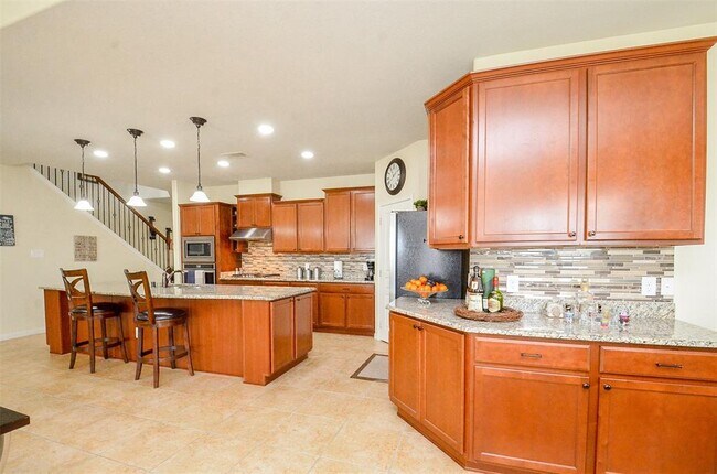 Building Photo - 25935 Foxrun Vista Dr